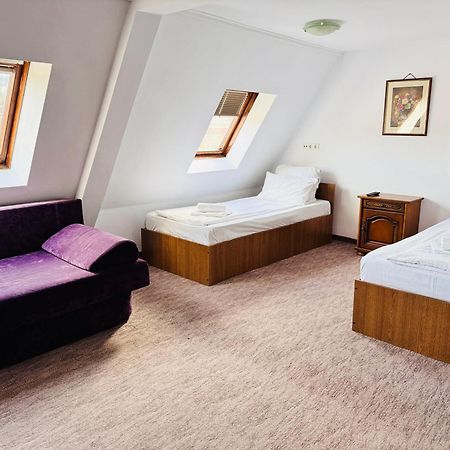 Complex Select Hotell Mediaş Exteriör bild