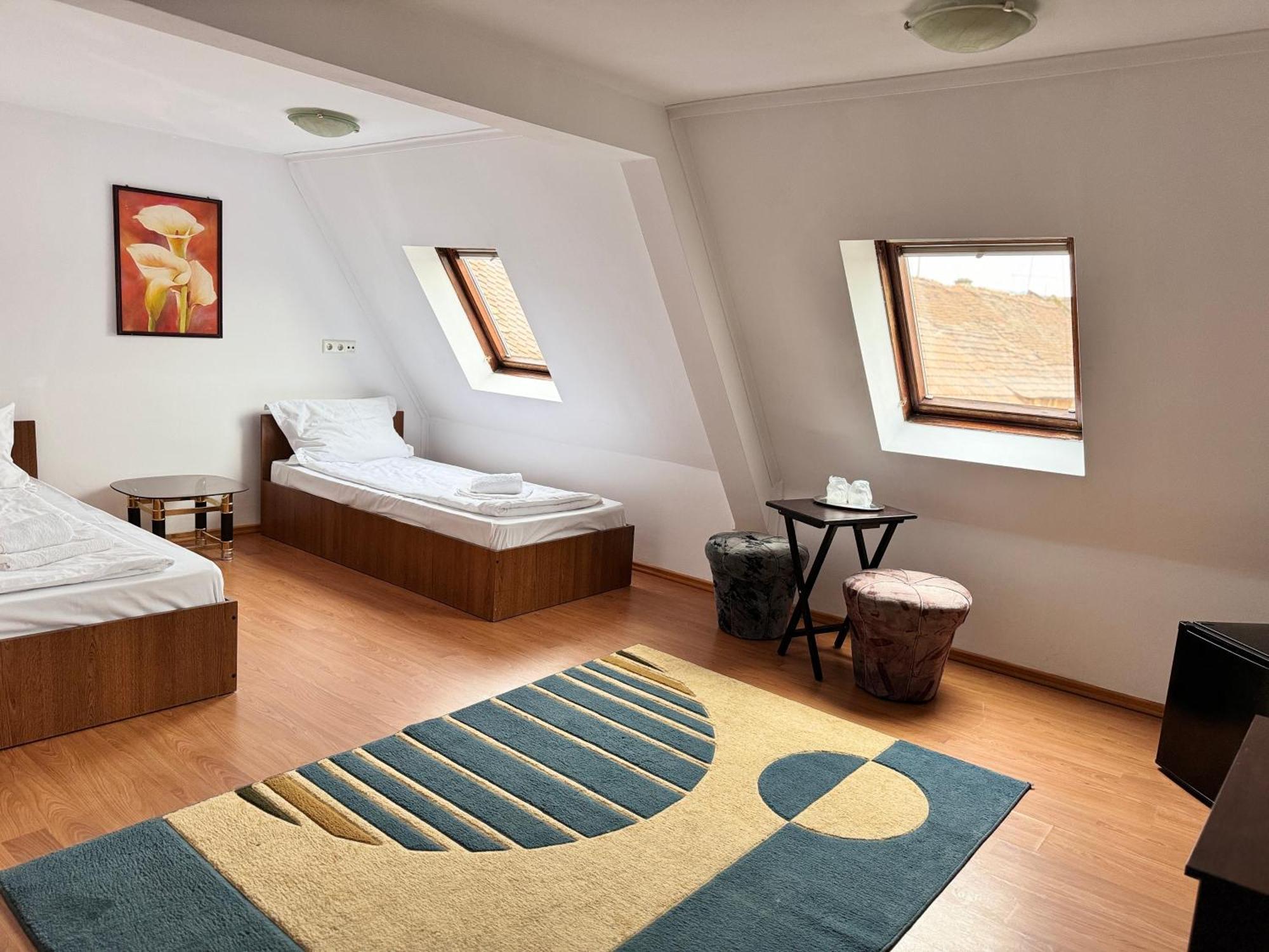 Complex Select Hotell Mediaş Exteriör bild