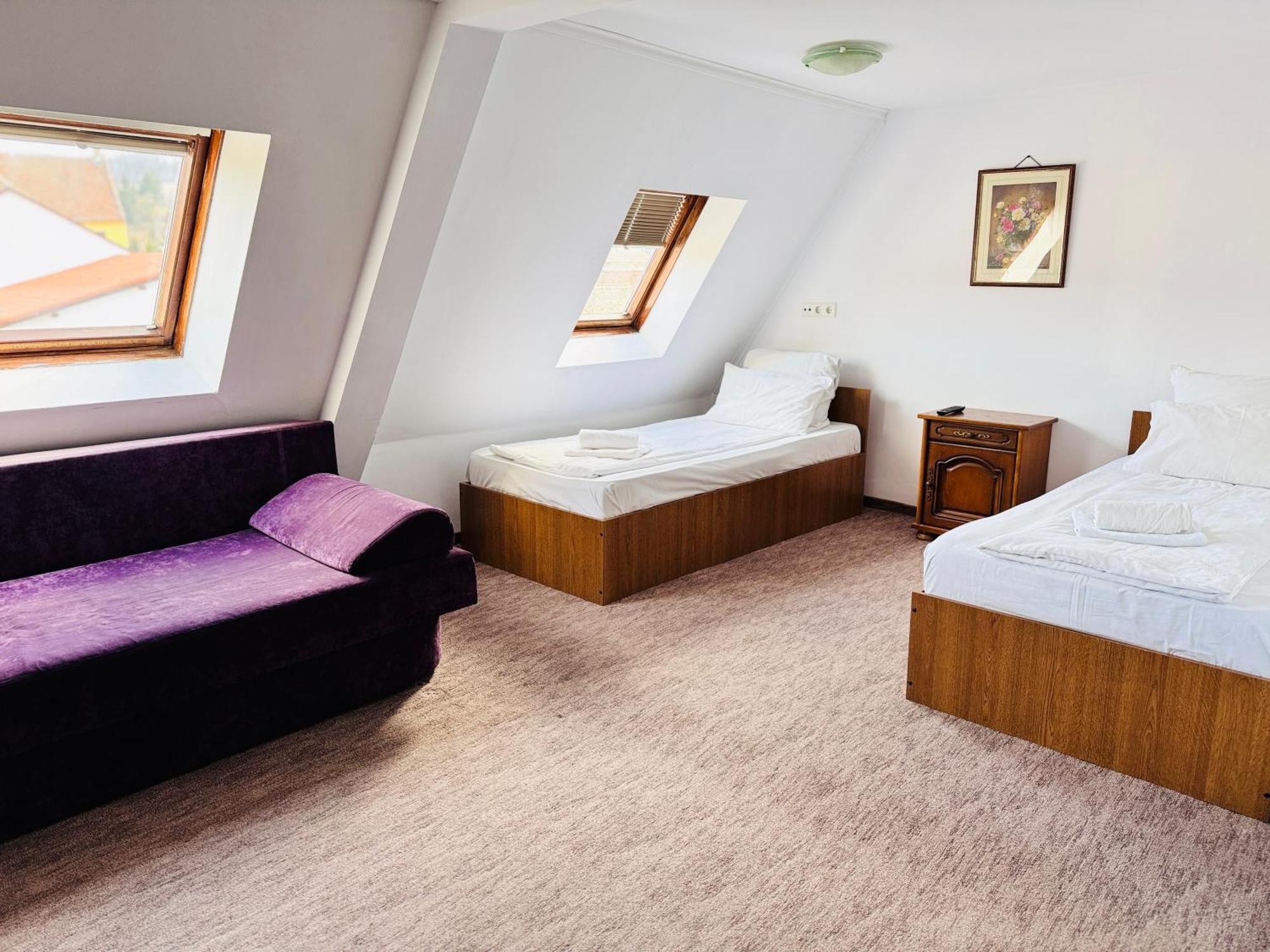 Complex Select Hotell Mediaş Exteriör bild