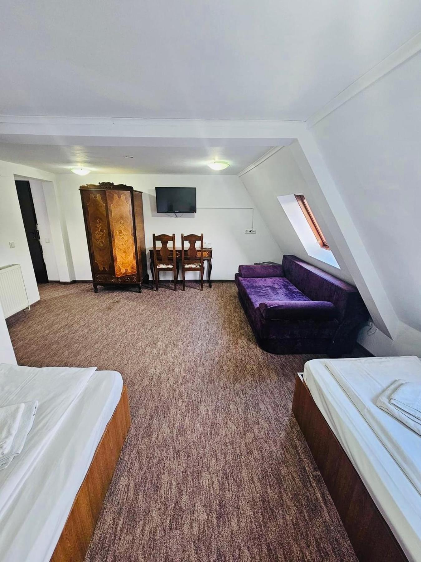 Complex Select Hotell Mediaş Exteriör bild