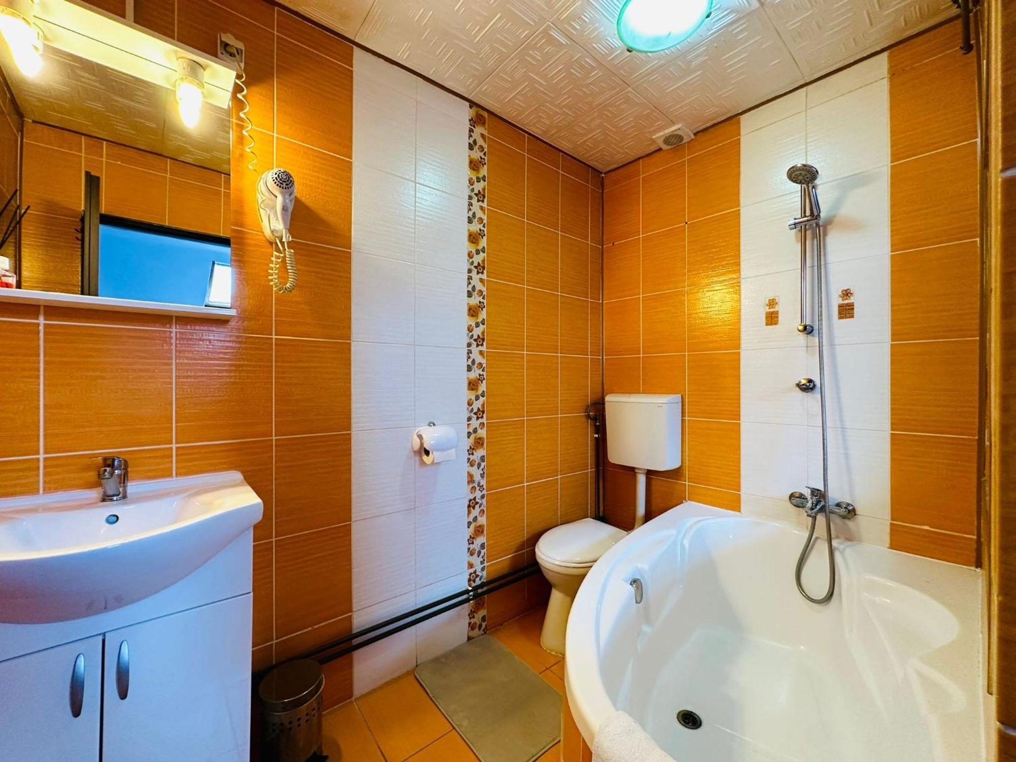 Complex Select Hotell Mediaş Exteriör bild
